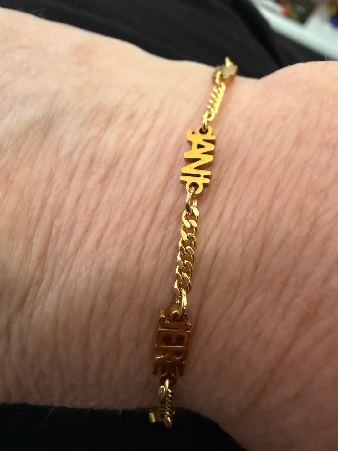 Customer photo review of Personoitu nimirannekoru