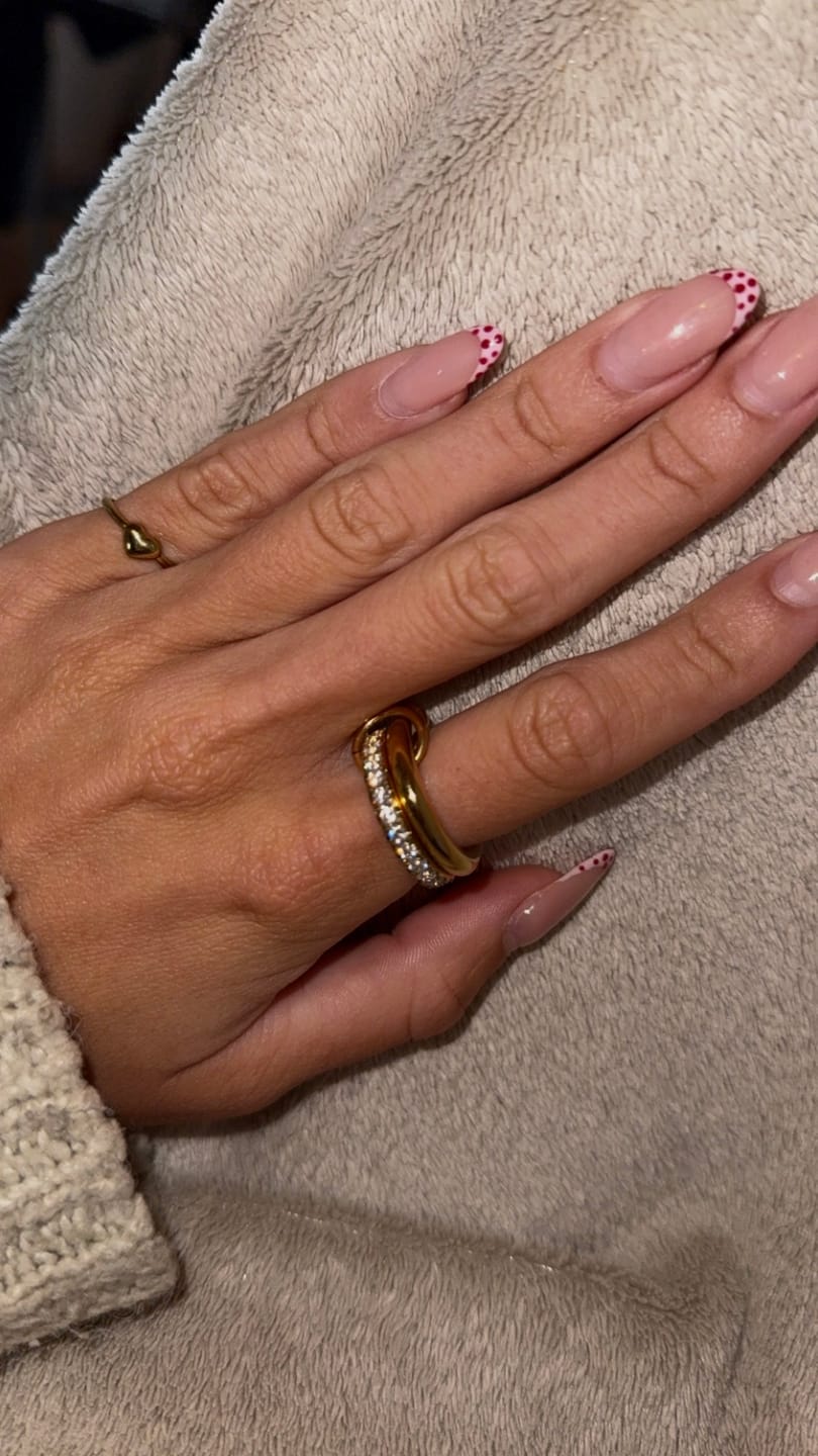 Customer photo review of Pave Infinity Flow Ring 18K Vergoldet