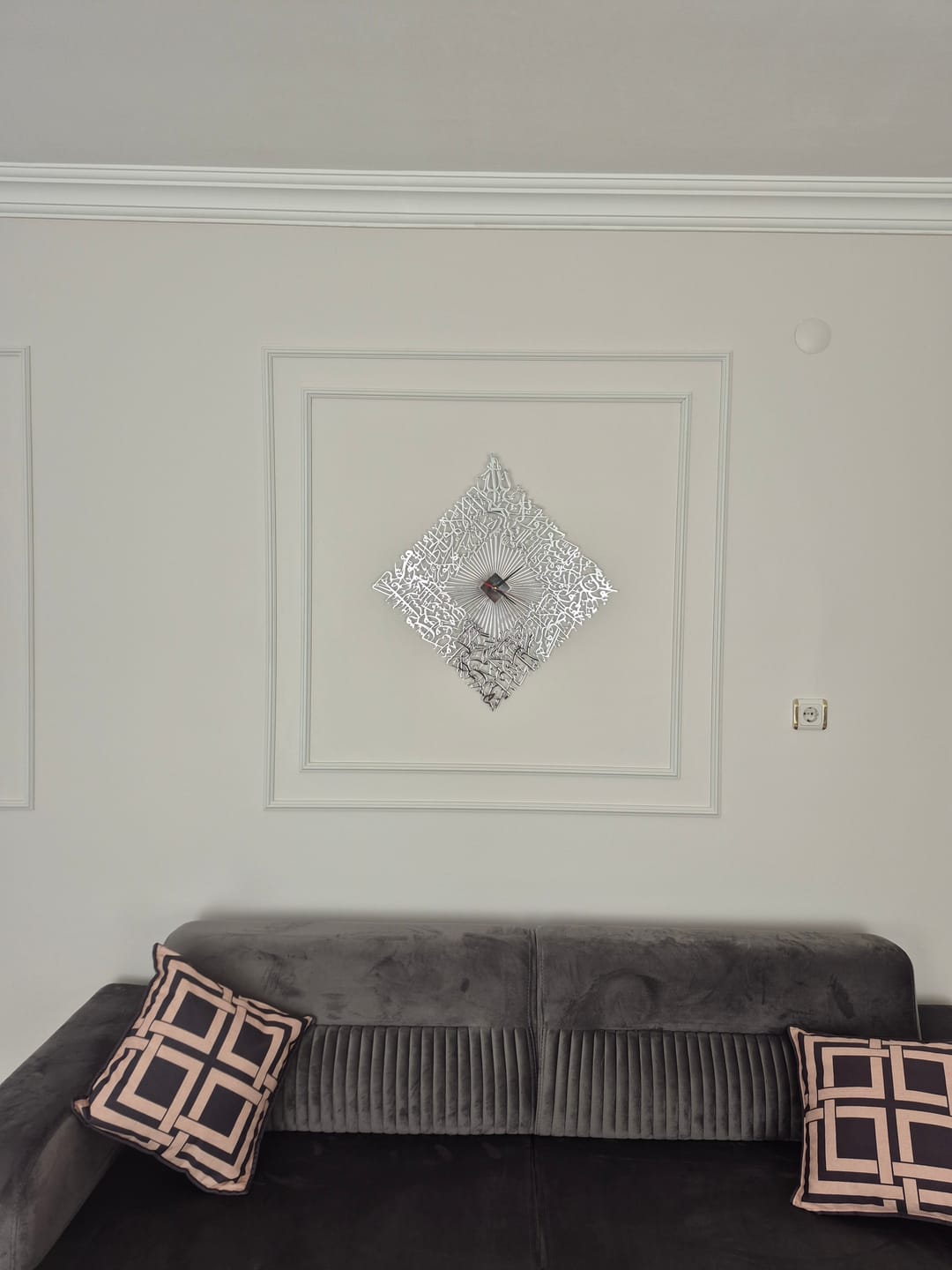Customer photo review of Ayetel Kürsi Metal Duvar Saati - Elmas Kesim Modern Tasarım