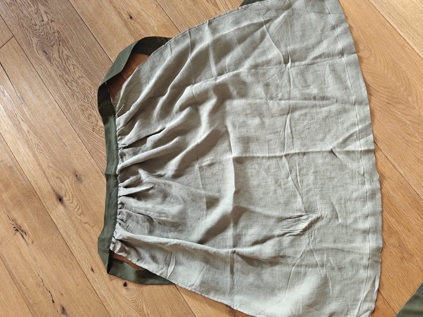 Customer photo review of Grün Herz-Ausschnitt Reißverschluss Vorne Dirndl