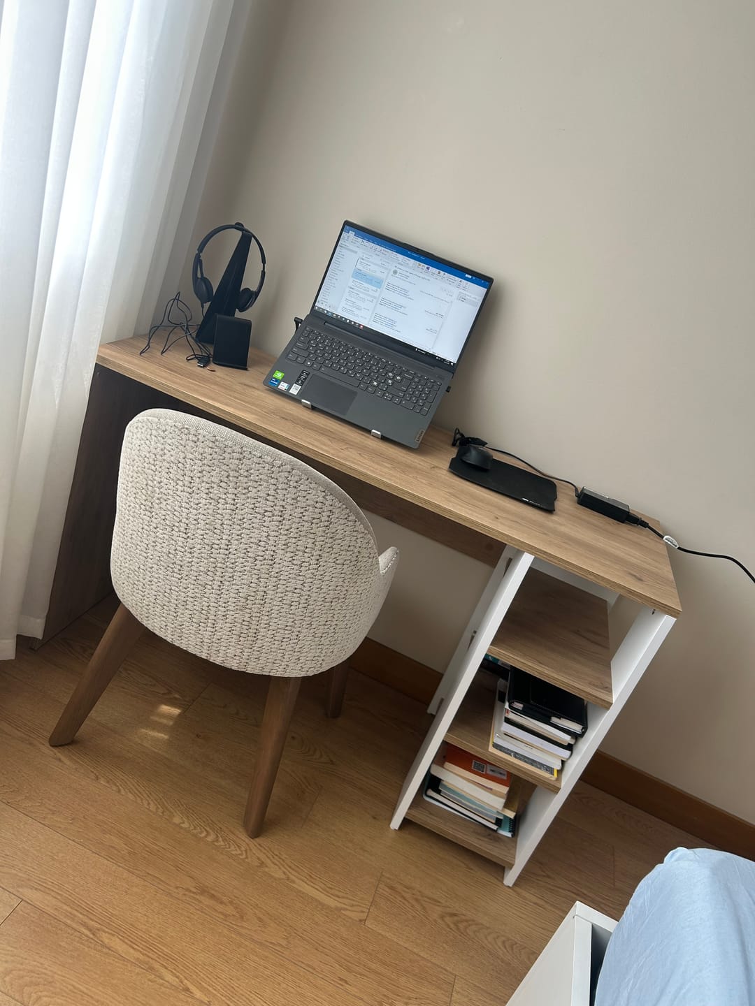Customer photo review of Rani HA108 Raflı Çalışma Ofis Bilgisayar Masası Sepet Ceviz - Beyaz