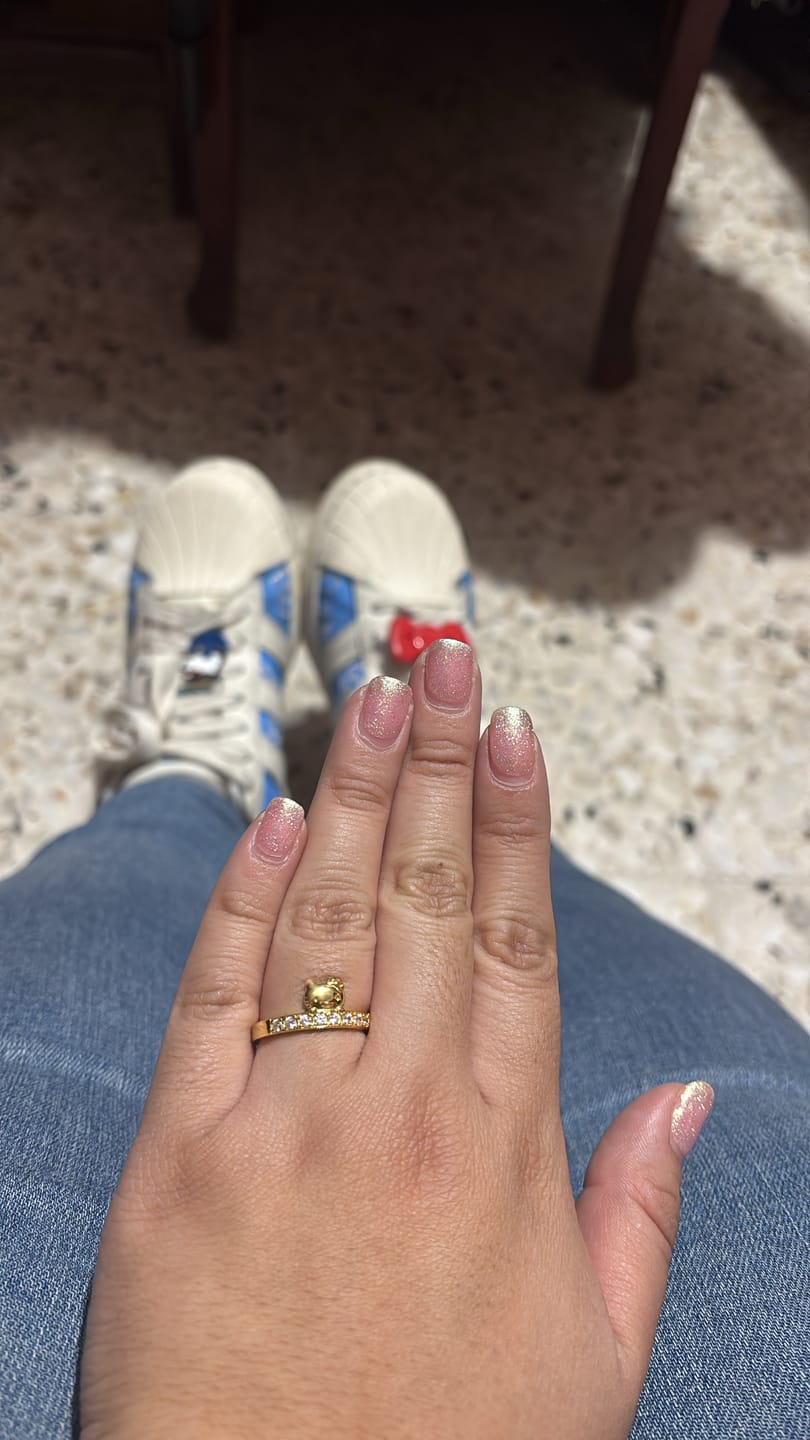Customer photo review of Anillo Eternal Love | Plata con Baño de Oro 18k | Hello Kitty