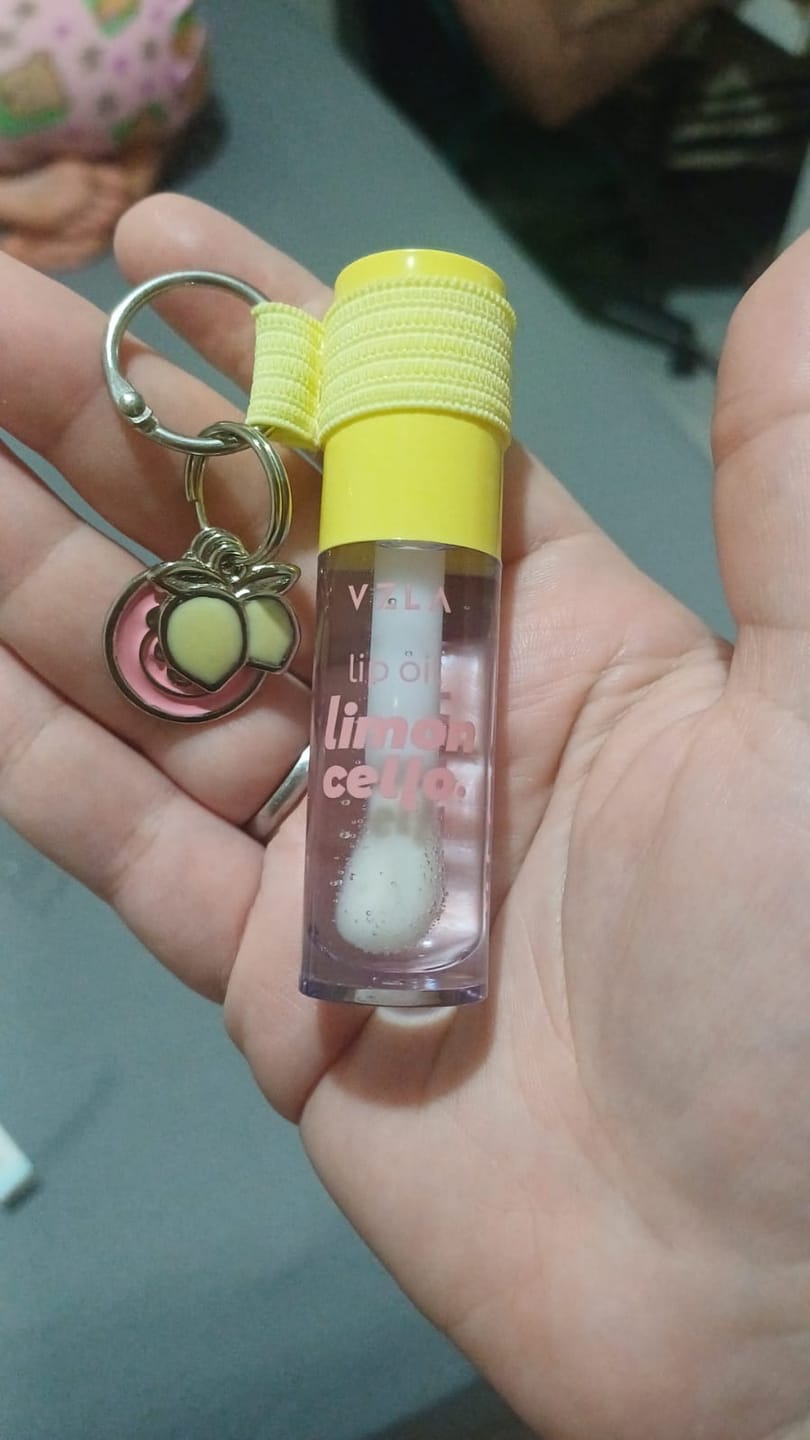 Customer photo review of Lip Oil Limoncello – Vizzela