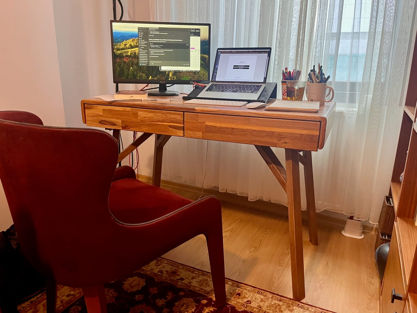 Customer photo review of Masif Çalışma Masası - Modern Meşe Çekmeceli Tasarım