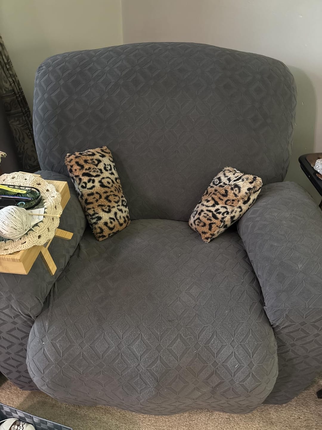 Customer photo review of Stretch Waterproof Recliner Sofa Cover with Pockets Washable Recliner Slipcovers