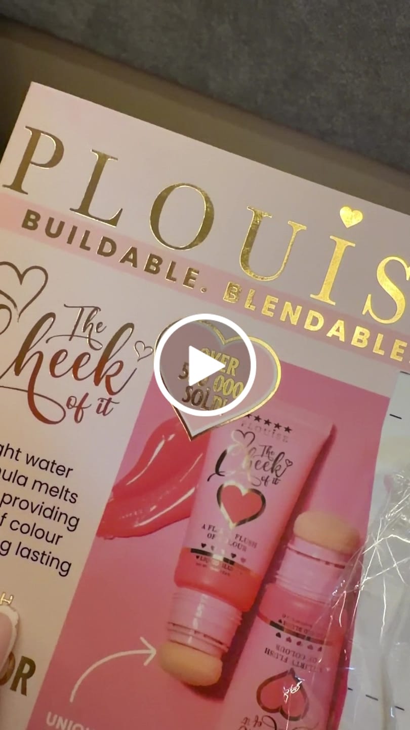 Reseña en vídeo del cliente del rubor líquido The Cheek Of It Revista Legally Pink