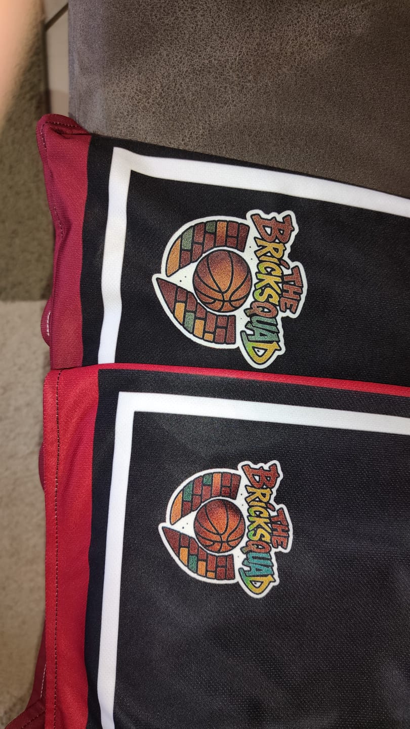 Customer photo review of Benutzerdefinierte Weiß Schwarz Rot Reversible Basketball Jersey Personalisierte Print Name Nummer Logo