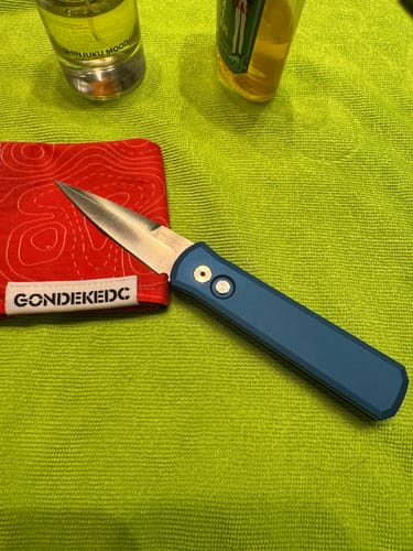 Customer photo review of Pro-Tech Godson Automatic Knife, Blue Aluminum Handle, Satin Blade, 3.15″, Made in USA (721-SATIN BLUE)