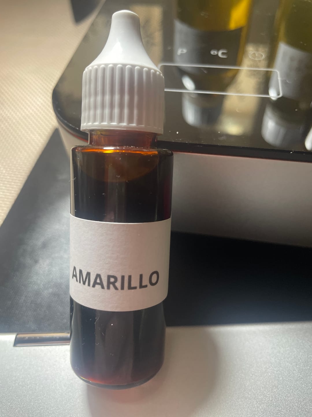 Customer photo review of Colorante líquido para velas AMARILLO