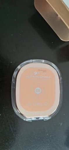 Customer photo review of O.TWO.O LUXURIOUS DAZZLING EYESHADOW PALETTE