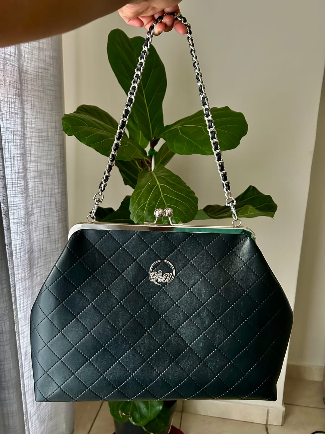 Customer photo review of ERA Oversized Kisslock Chain Bag – Black