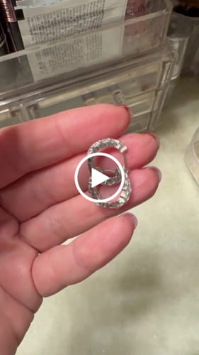 Customer video review of Piccoli Orecchini cerchietti con pietrine zirconi