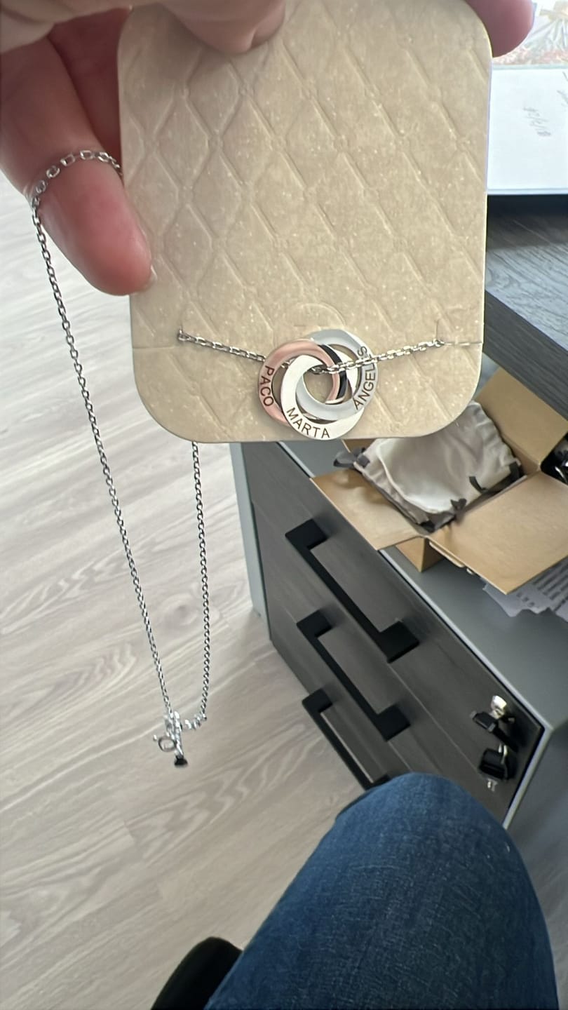 Customer photo review of Collar Amity - Personalizado