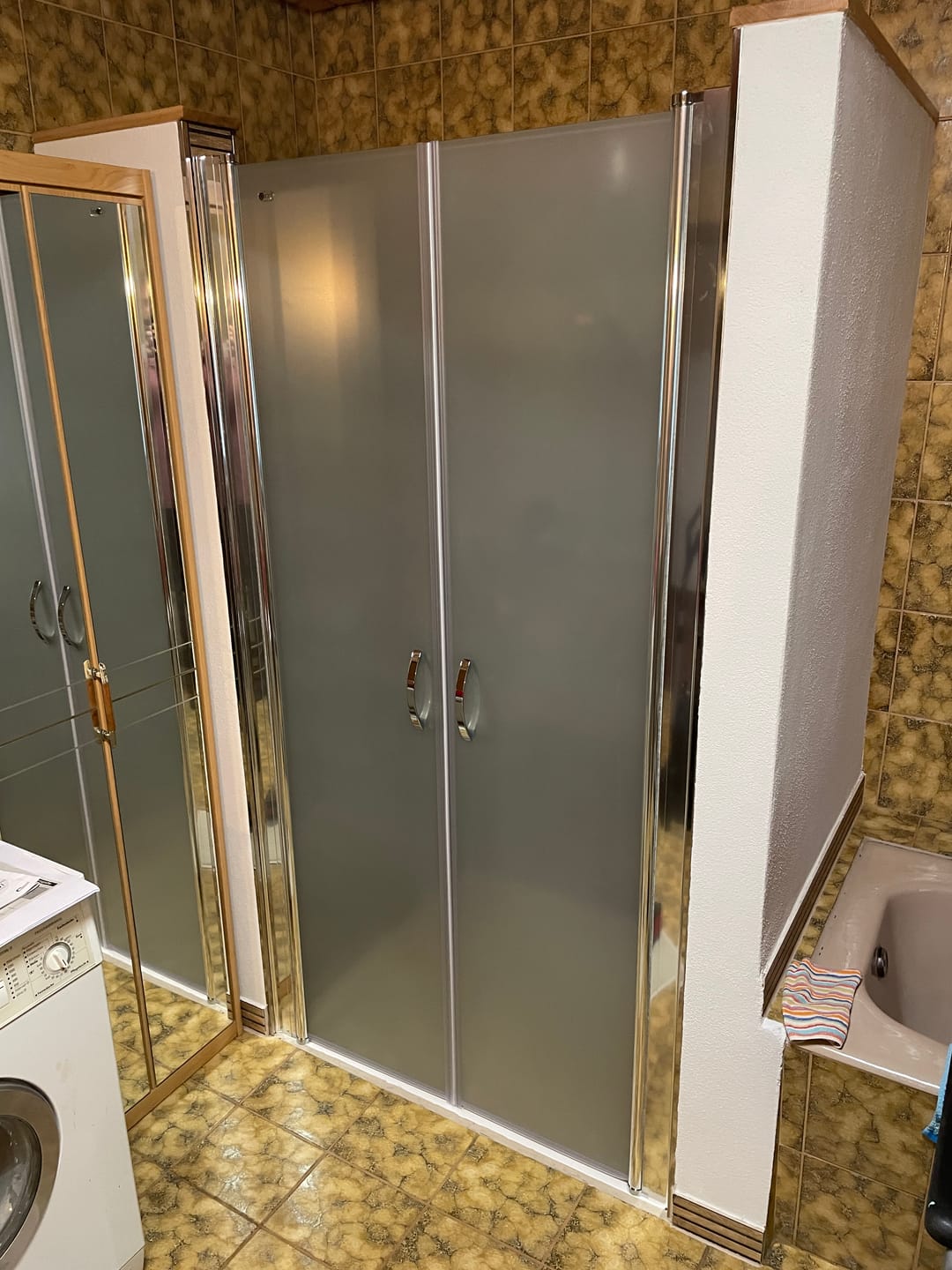 Customer photo review of Duschtür Nische mit Pendeltür, Duschkabine Nischentür Dusche - Satiniertes Glas