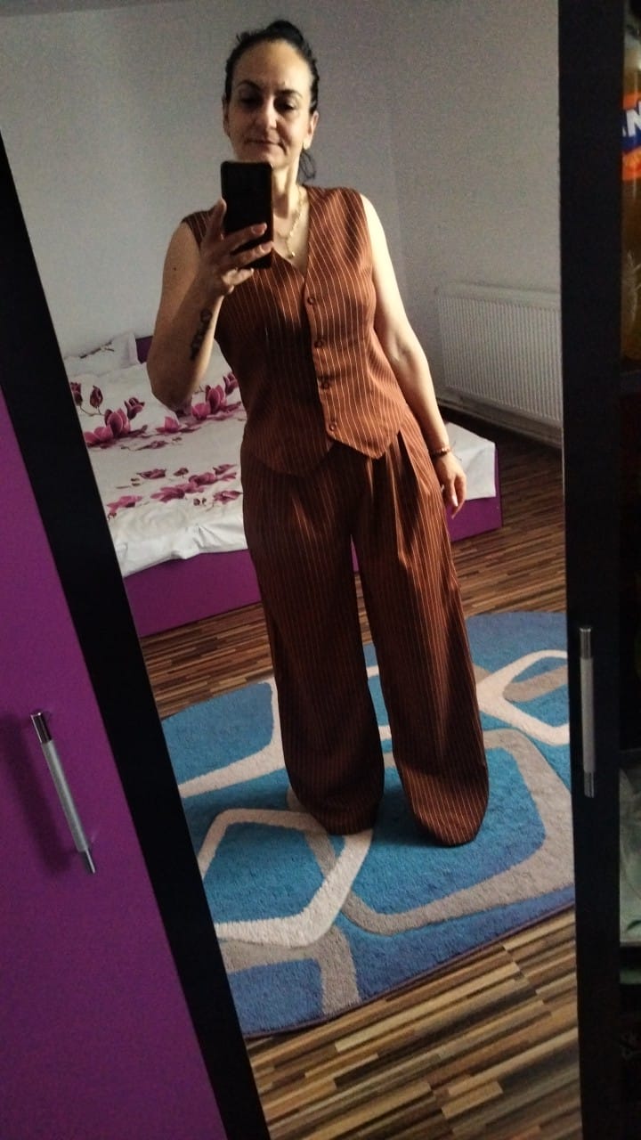 Customer photo review of Set Hessy compus din vesta si pantaloni