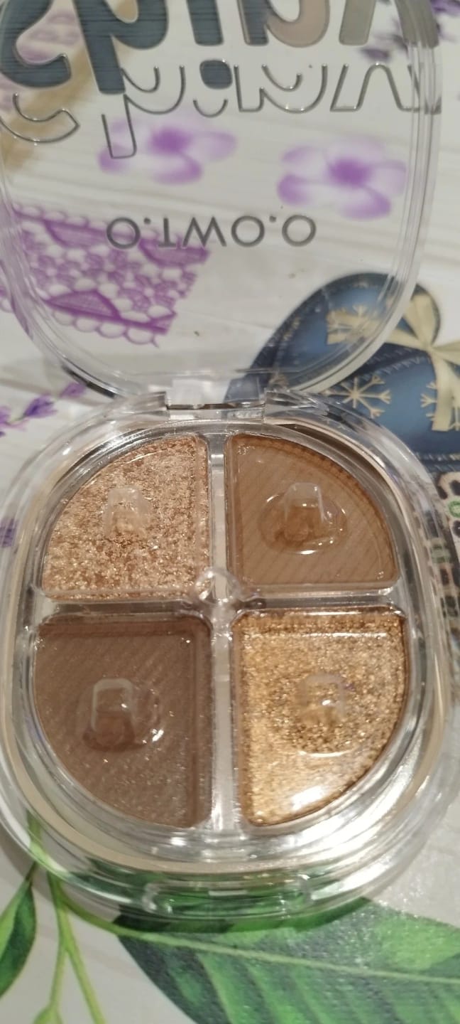 Customer photo review of O.TWO.O LUXURIOUS DAZZLING EYESHADOW PALETTE