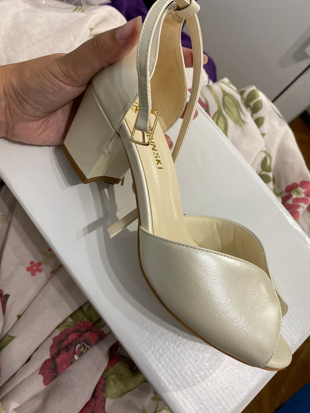 Customer photo review of Sandália Noiva Couro Perolado Off White