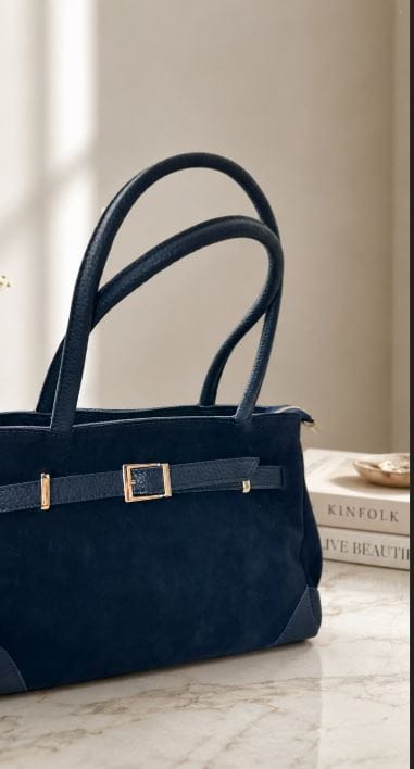 Customer photo review of ÈCLA Classic 24 – Hakiki Süet Deri Çanta - Lacivert