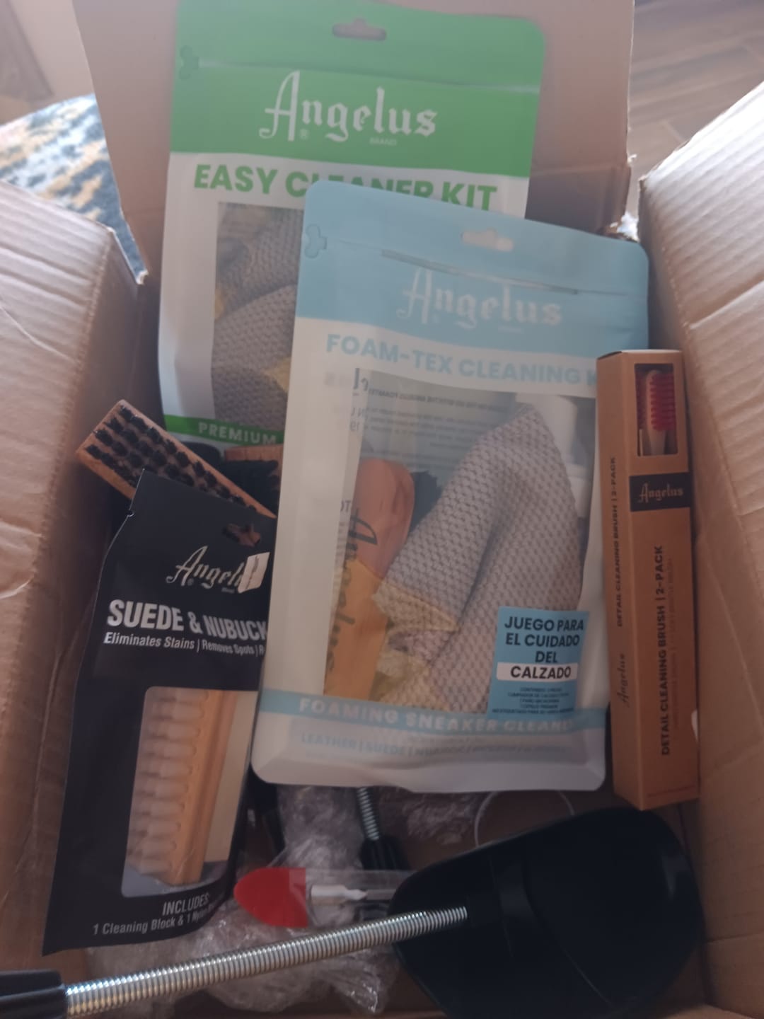 Customer photo review of CURSO EN LÍNEA DE LIMPIEZA PROFESIONAL DE TENIS + KIT DE PRODUCTOS ANGELUS