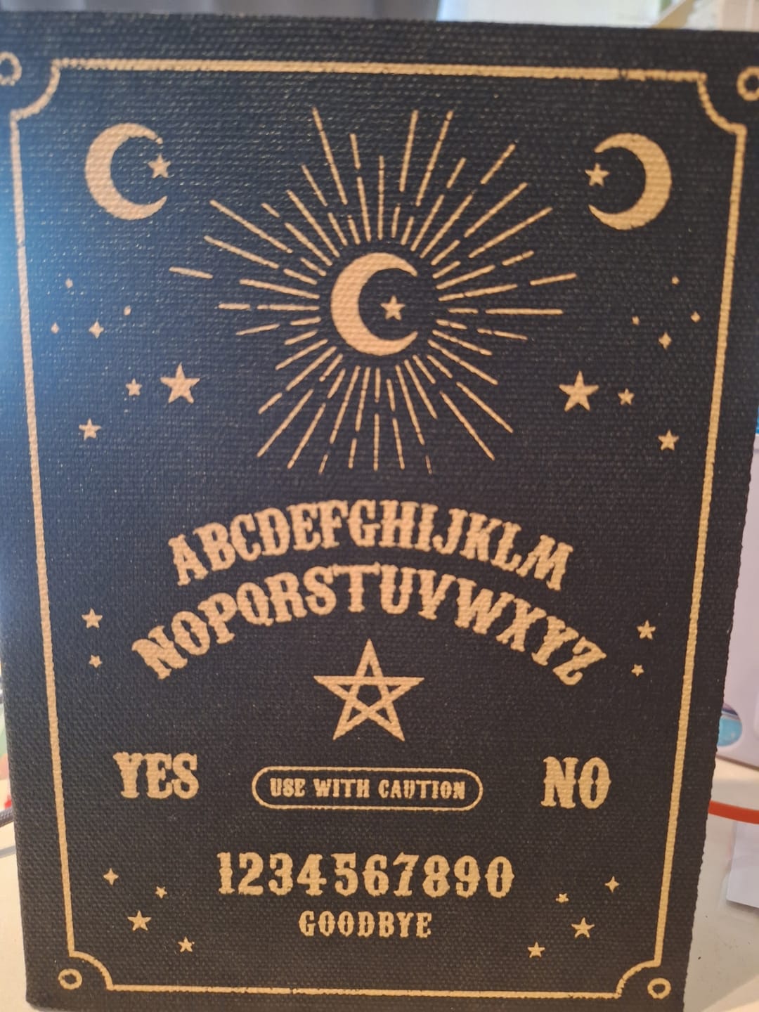 Customer photo review of Talking Board Buchbox – schwarze Aufbewahrungsbox im Ouija-Look