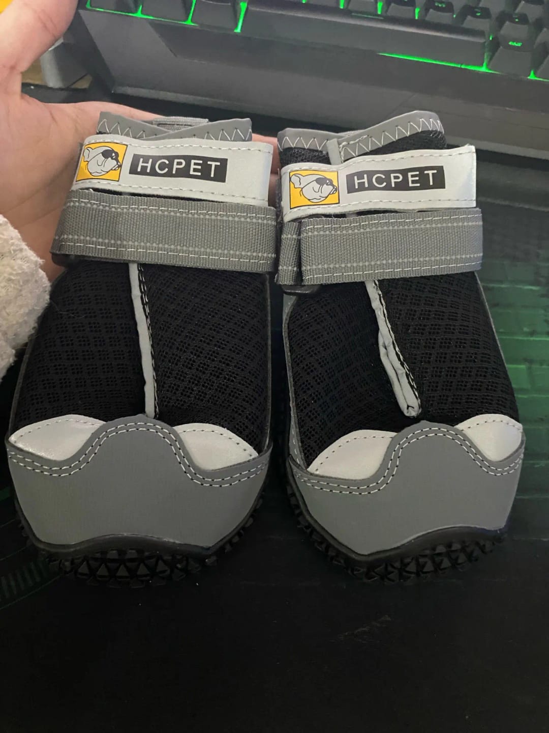 Customer photo review of TruePet Hundeschuhe Sommer | Pfotenschutz Heißer Asphalt | 4er Set | Atmungsaktiv & Reflektierend | Anti-Rutsch