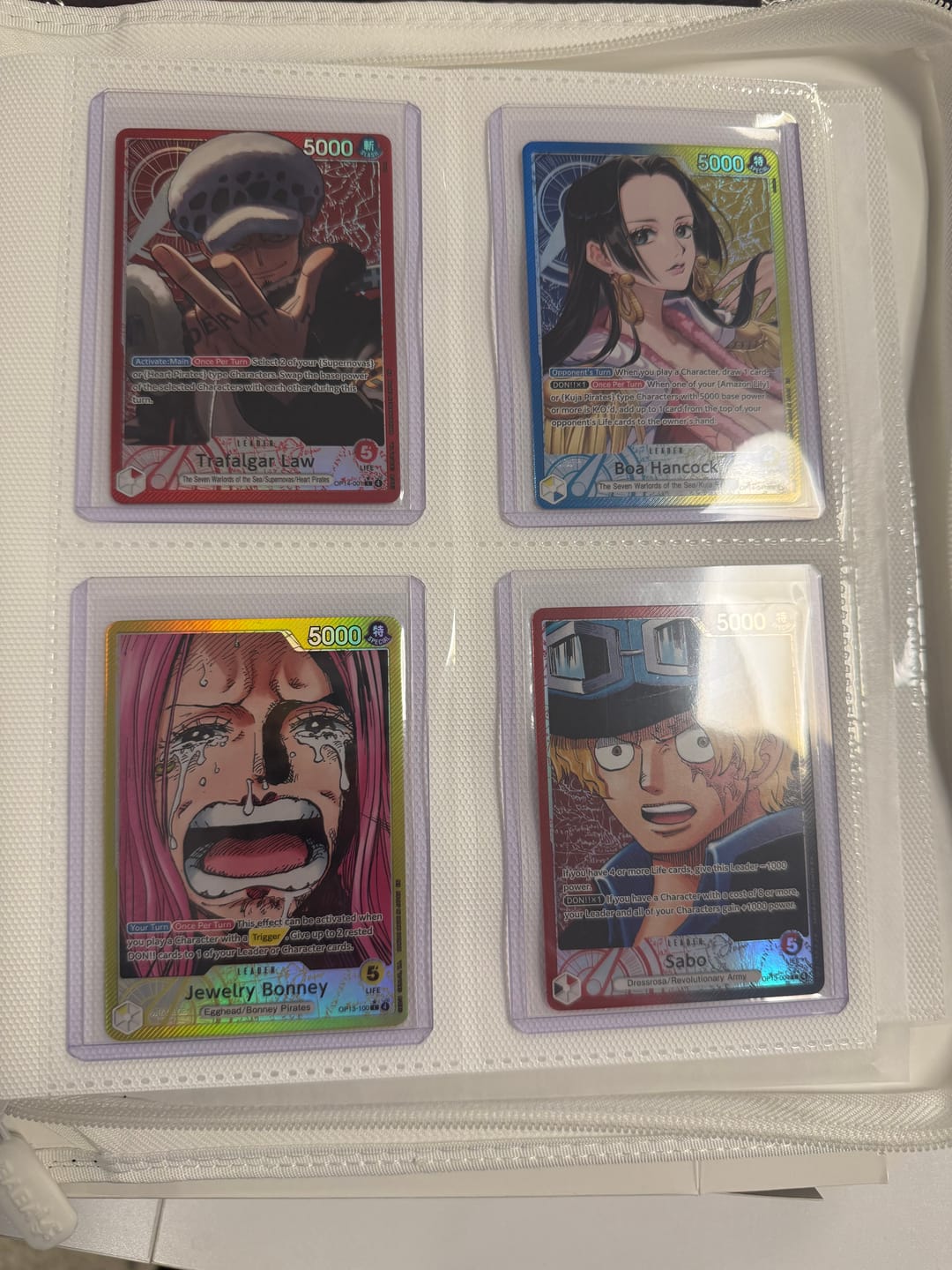 Customer photo review of Toploader Binder Klein Weiß für 112 Karten – TCG Sammelmappe für Pokémon, Yu-Gi-Oh & Magic | PU-Leder mit Reißverschluss
