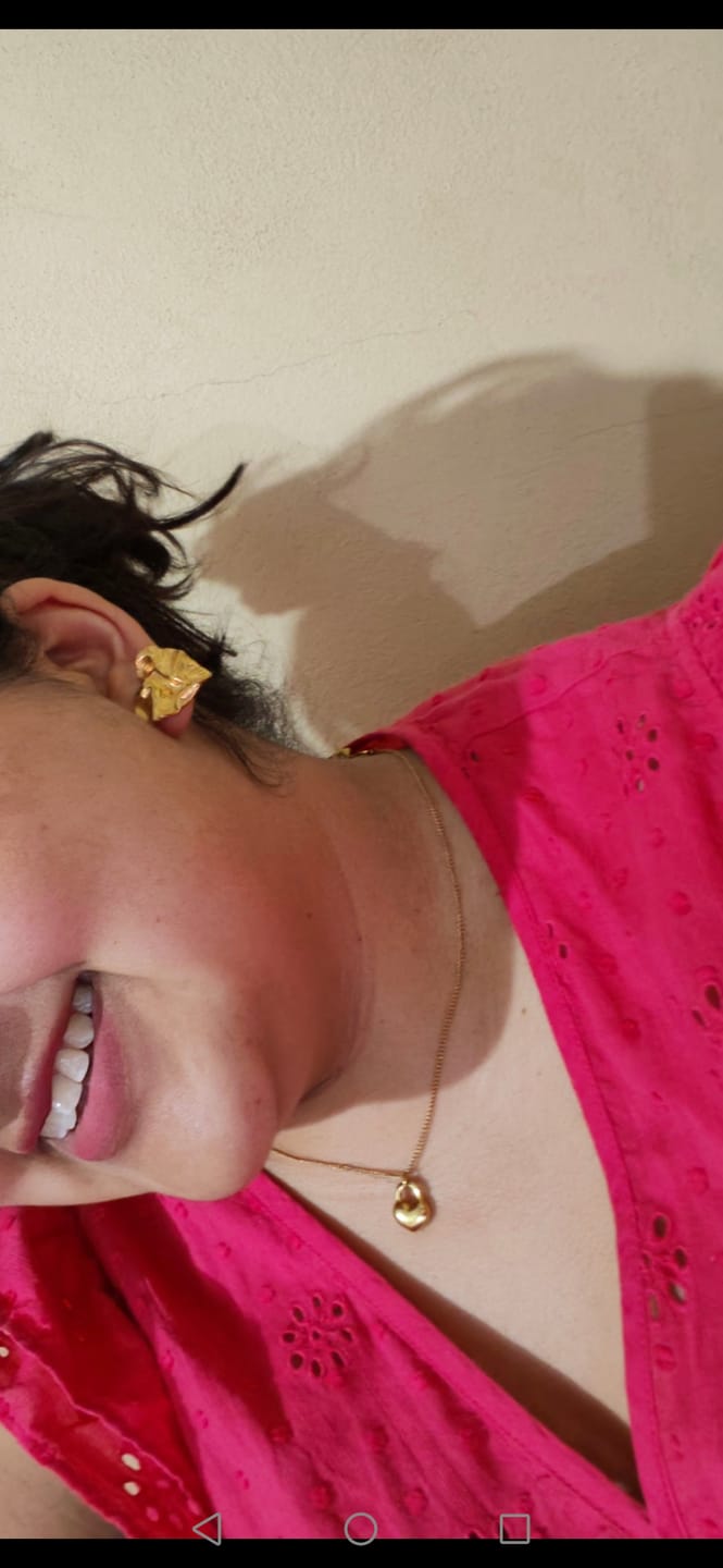 Customer photo review of Aretes Crumbled heart