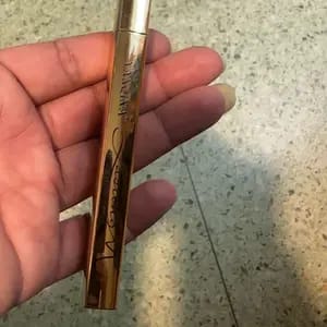 Customer photo review of Eyeliner liquido waterproof – Punta di precisione in fibra, a lunga durata e resistente alle sbavature (nero)
