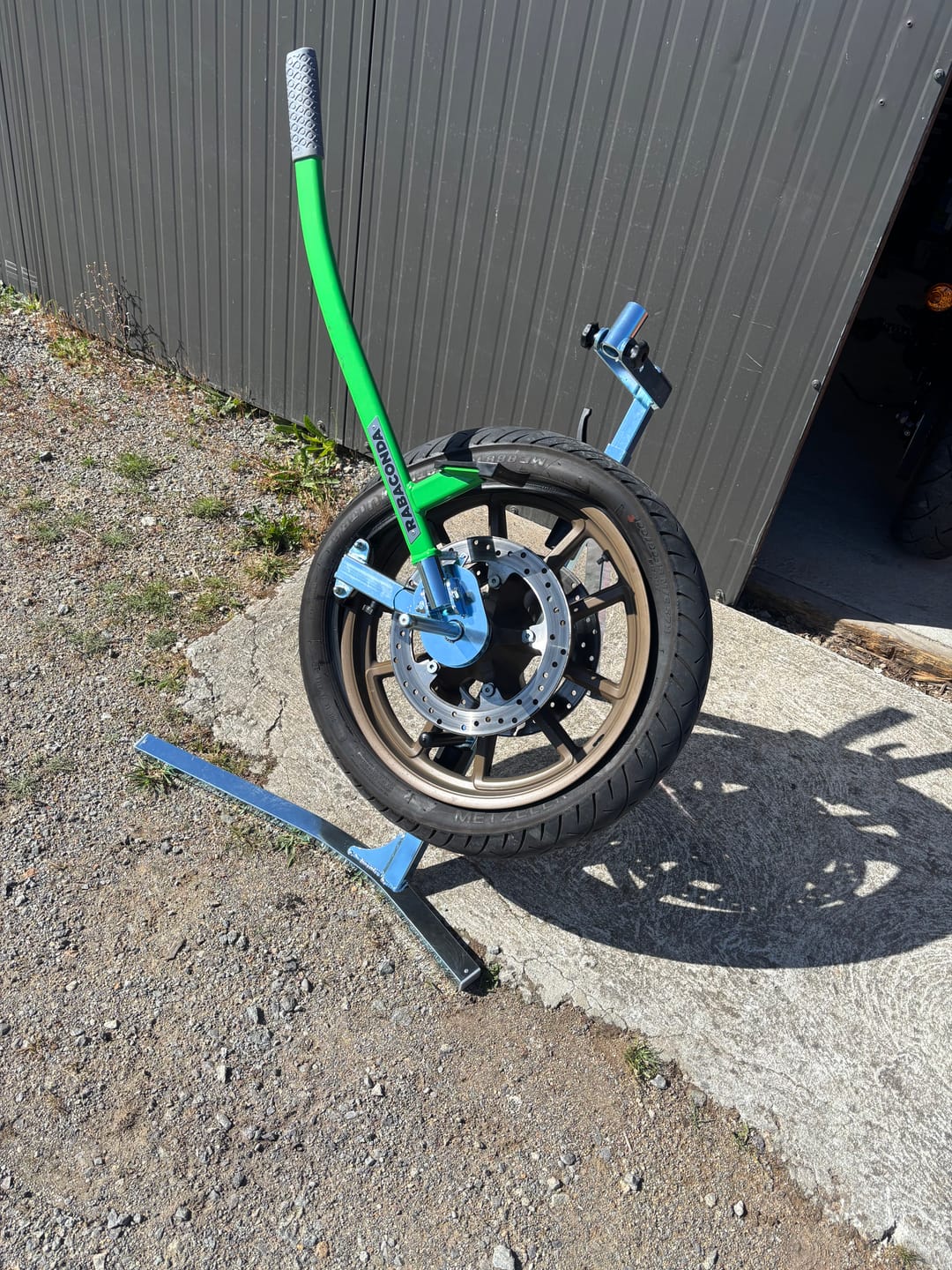 Customer photo review of Mount Arm of Duck Head for Cross-Spoked Wheels for Street Bike Tire Changer