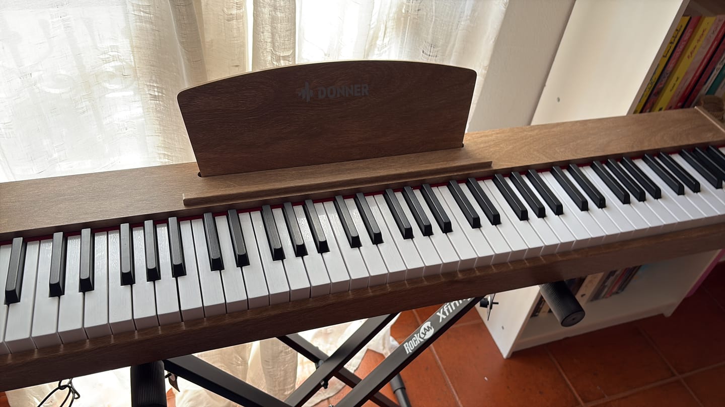 Customer photo review of Donner DEP-1S Piano digital con teclado semi-pesado