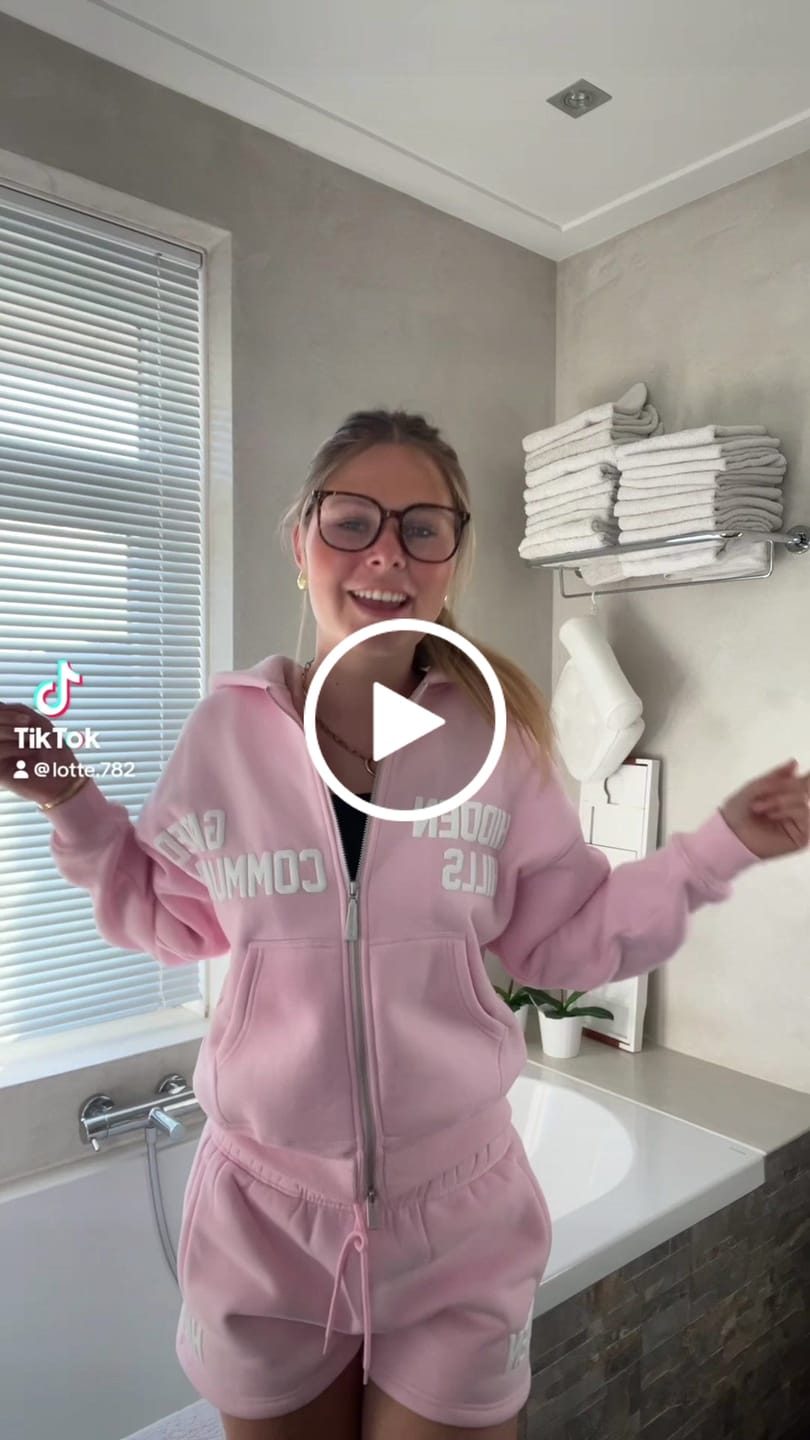 Customer video review of GATED COMMUNITY SHORTS LIGHT PINK
