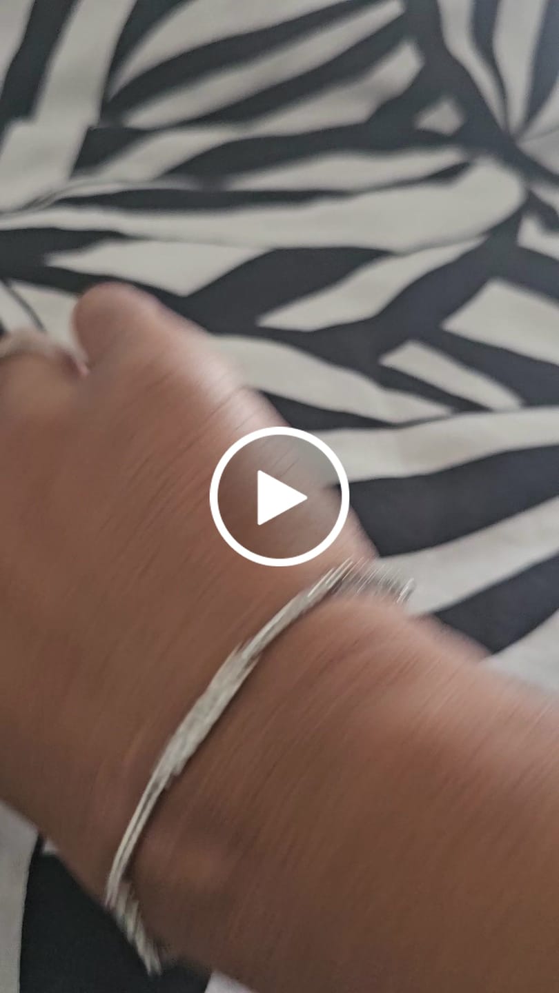 Customer video review of Personalisiertes Namensarmband