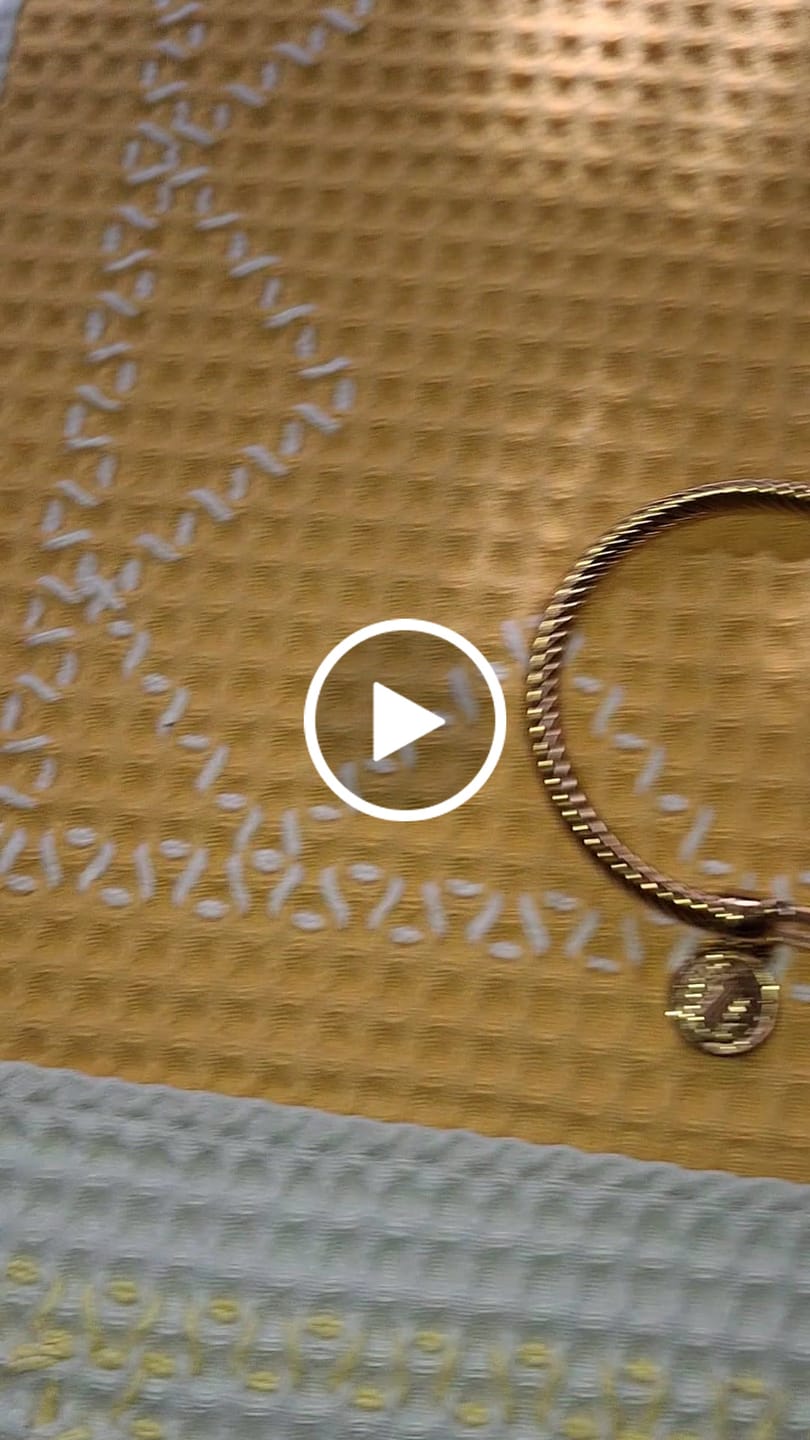Customer video review of Bracelete Pingente São Bento Banhado em Ouro 18K
