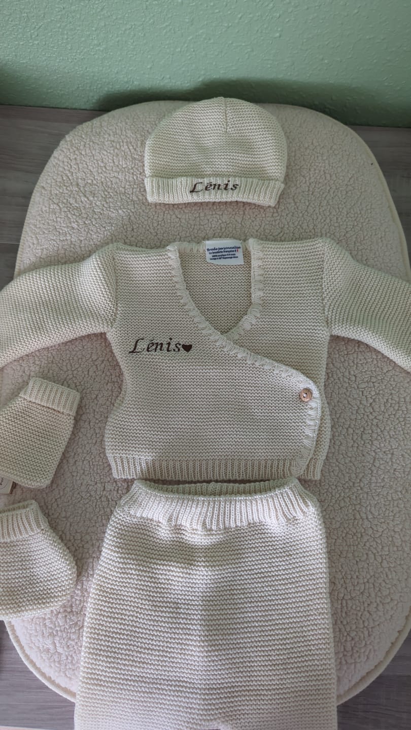 Customer photo review of Ensemble en maille brodé