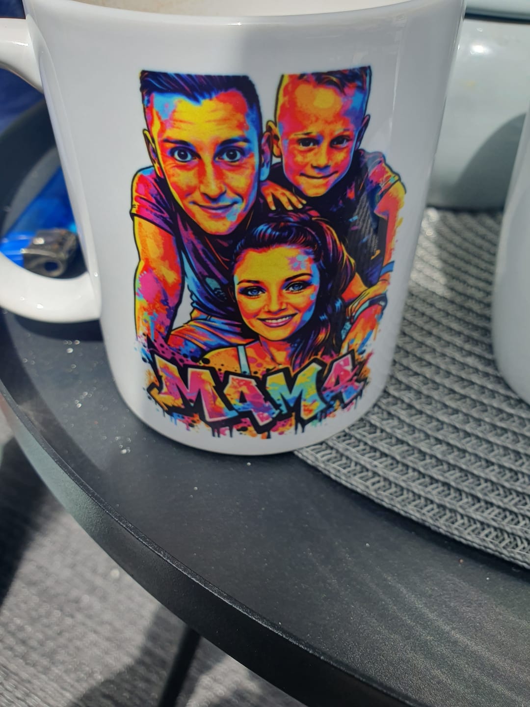 Customer photo review of Streetart für Mama - Personalisierte Tasse mit Foto-Upload und Streetart-Effekt