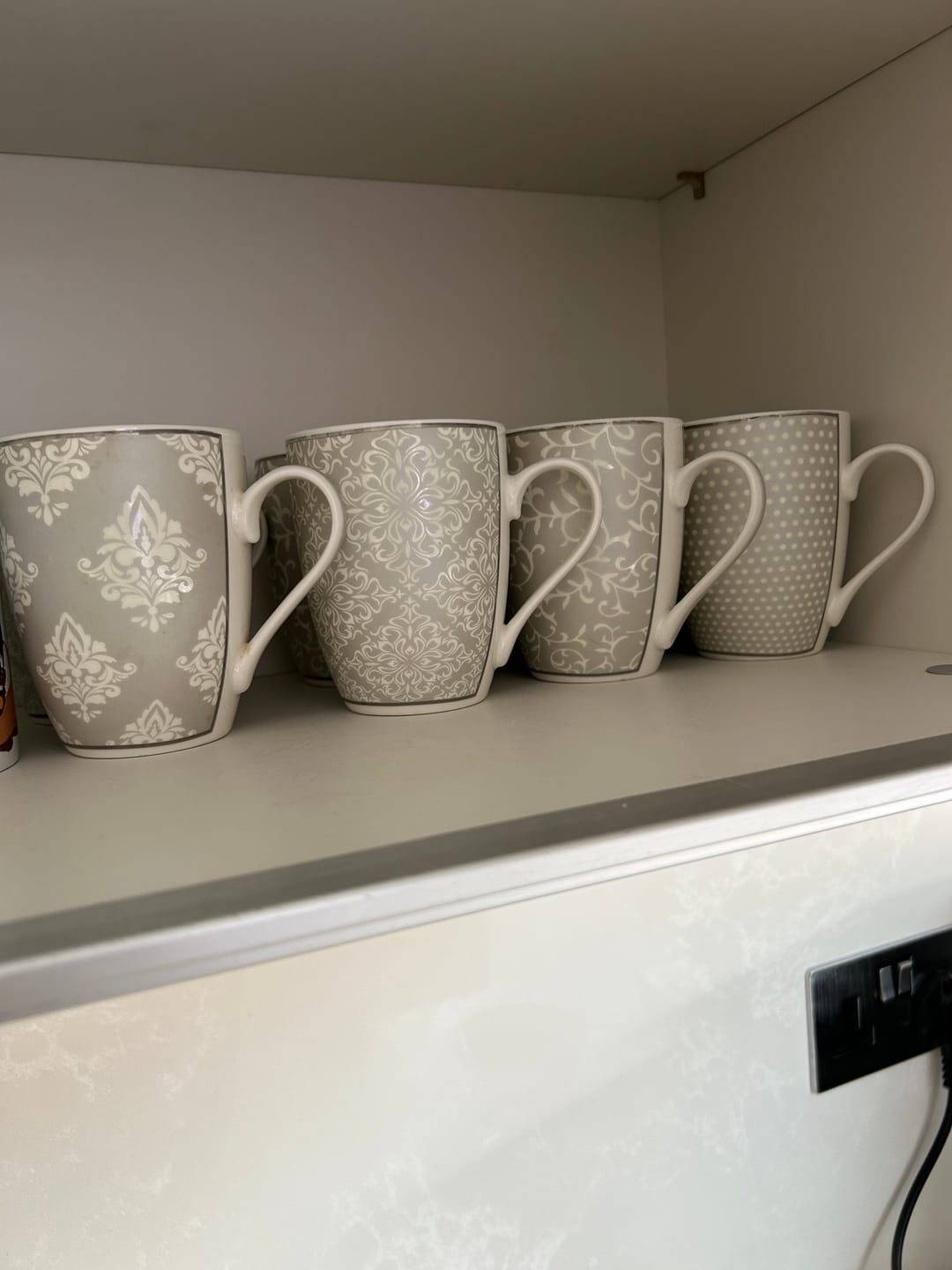 Customer photo review of Aynsley Silver Brocade 6 Mugs in Hat Box
