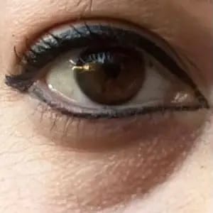 Customer photo review of Eyeliner liquido waterproof – Punta di precisione in fibra, a lunga durata e resistente alle sbavature (nero)