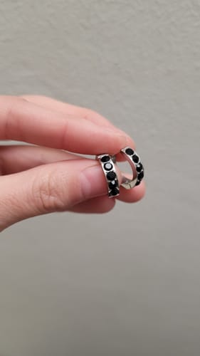 Reseña con foto de un cliente sobre Aros Argollas Strass