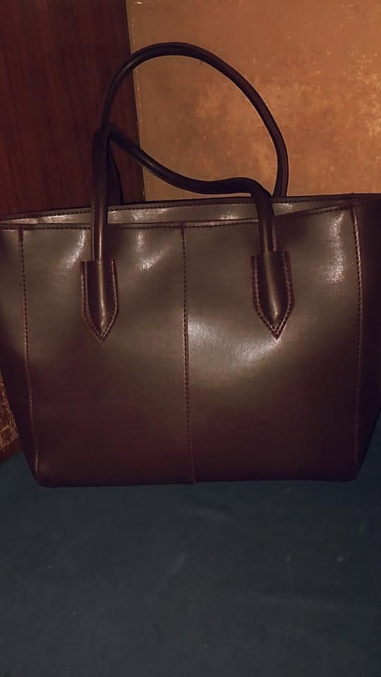 Customer photo review of Carla Shoulder Tote Maroon  (Zip Closure)