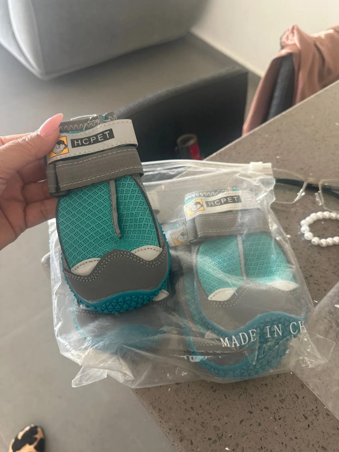Customer photo review of TruePet Hundeschuhe Sommer | Pfotenschutz Heißer Asphalt | 4er Set | Atmungsaktiv & Reflektierend | Anti-Rutsch