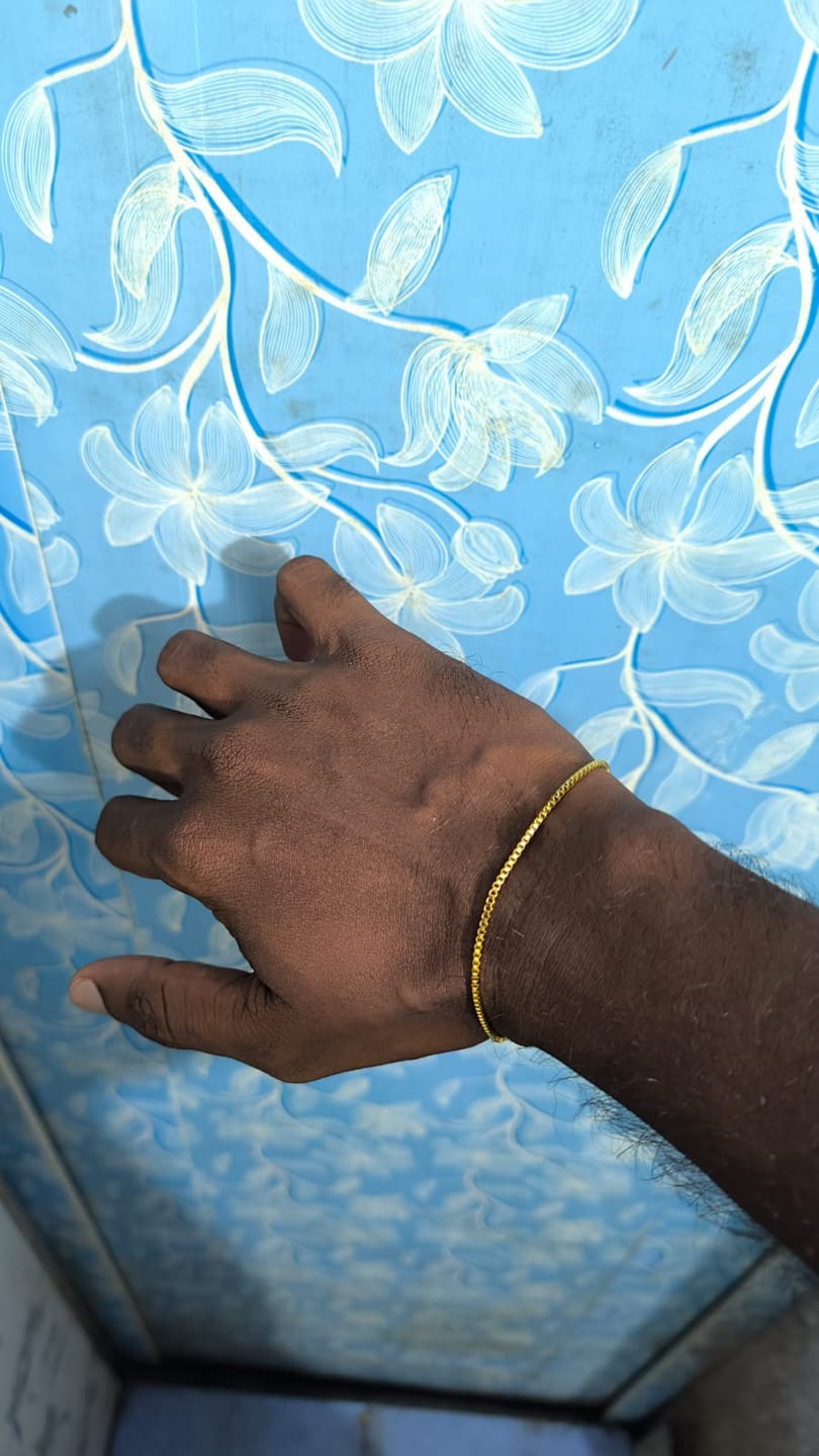 Customer photo review of Micro Box Bracelet (Gold)