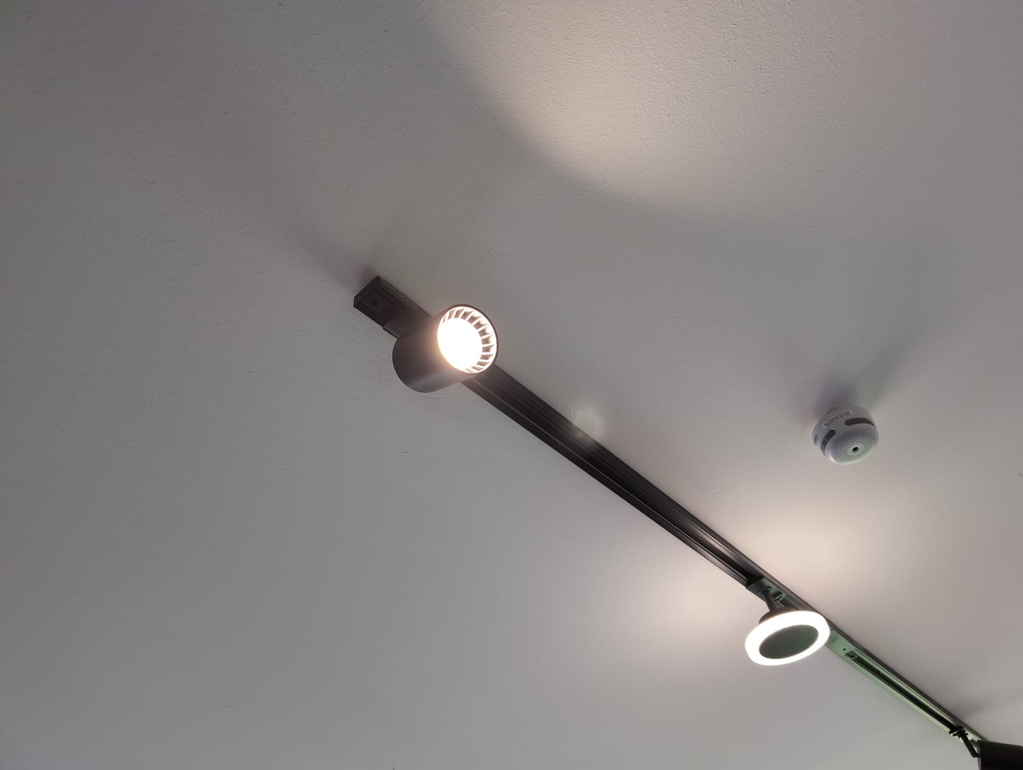 Customer photo review of LEDVANCE SMART+ WiFi Tracklight Schienensystem Leuchte, schwarz, 8W