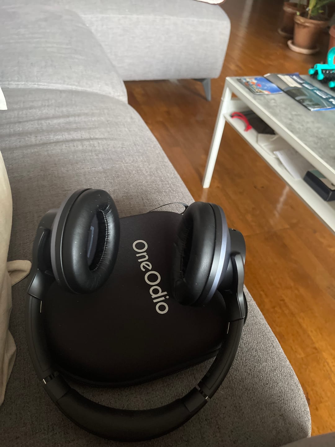 Customer photo review of Oneodio A Series - Bluetooth 5.0 Active Noise Cancelling Wireless Headphones - Built-in Microphone, Type C Charging & Carry Case - Extended 2 Year Warranty Included