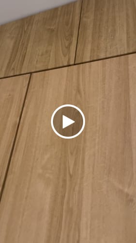 Kundeanmeldelse med video av Premium Bedford Oak kontaktplast