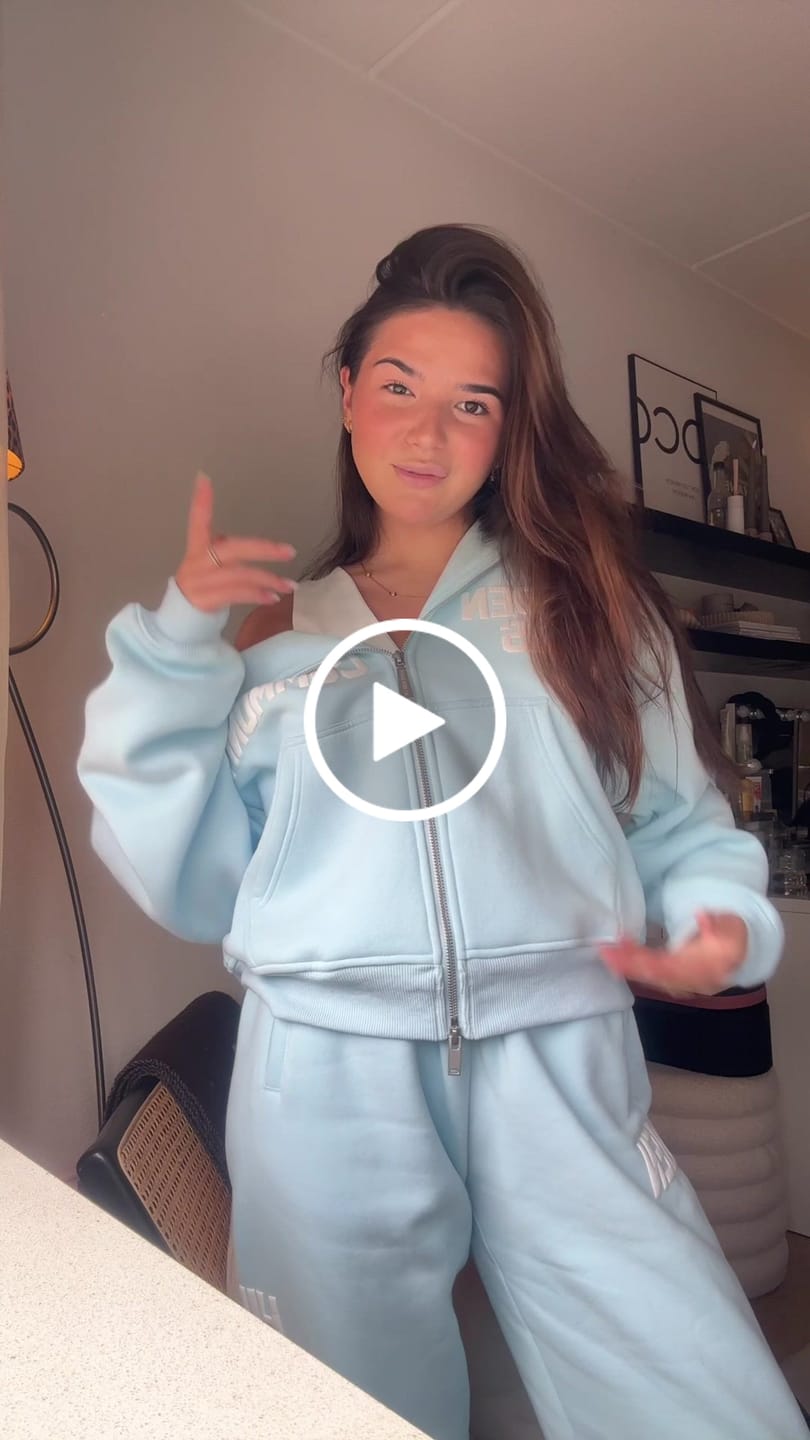 Customer video review of GATED COMMUNITY STRAIGHT LEG SWEATPANTS LIGHT BLUE