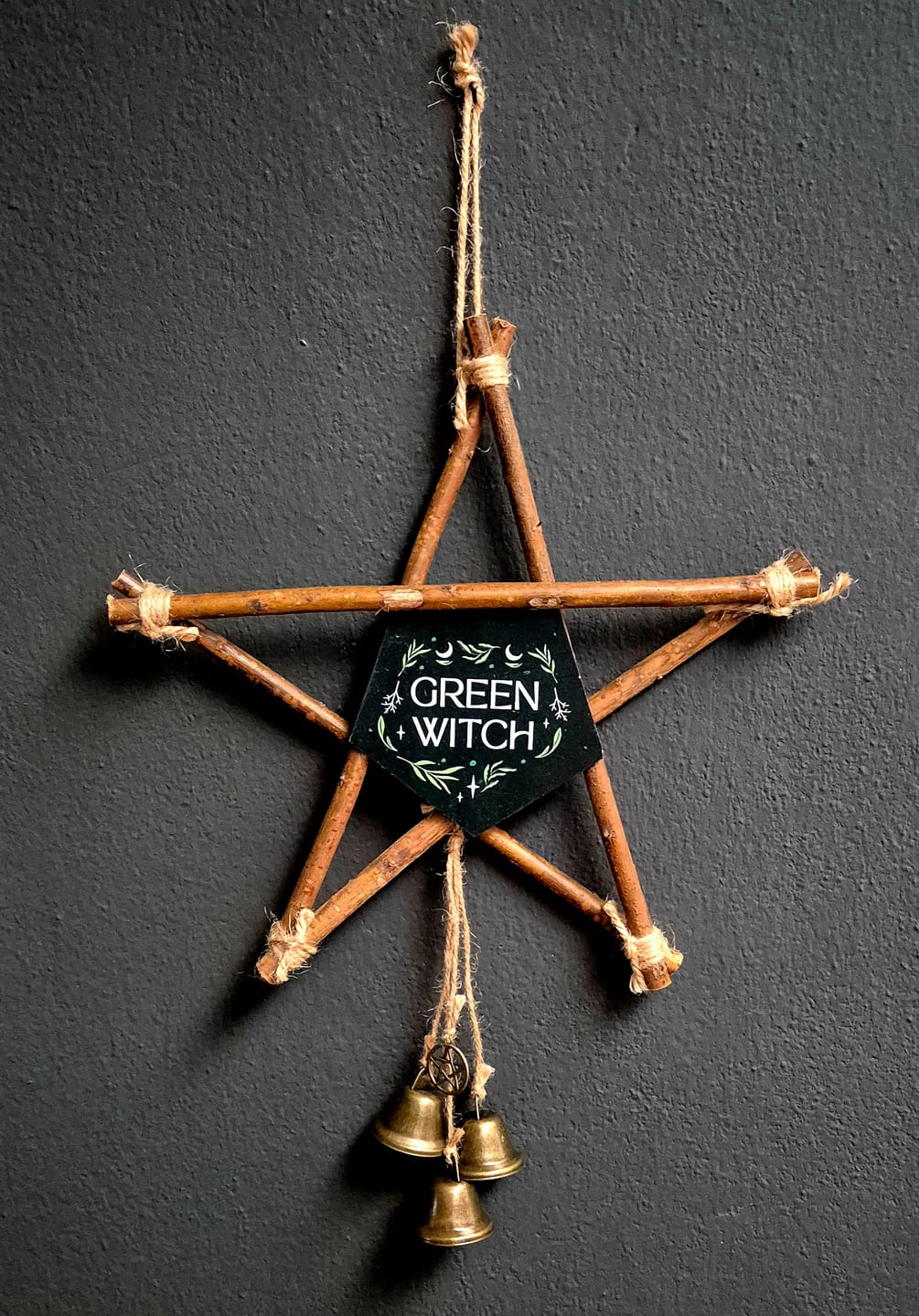 Customer photo review of Pentagramm Wanddeko mit Glocken – Green Witch Hängedekoration