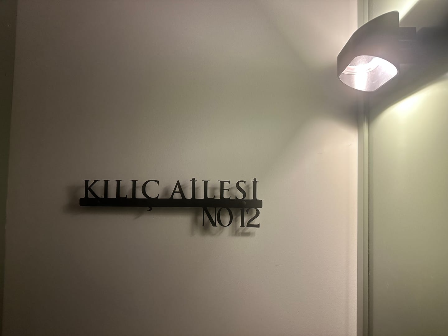 Customer photo review of Modern Tarzda Kişiselleştirilebilir Adres Tabelası
