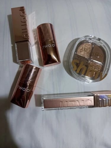 Customer photo review of O.TWO.O LUXURIOUS DAZZLING EYESHADOW PALETTE