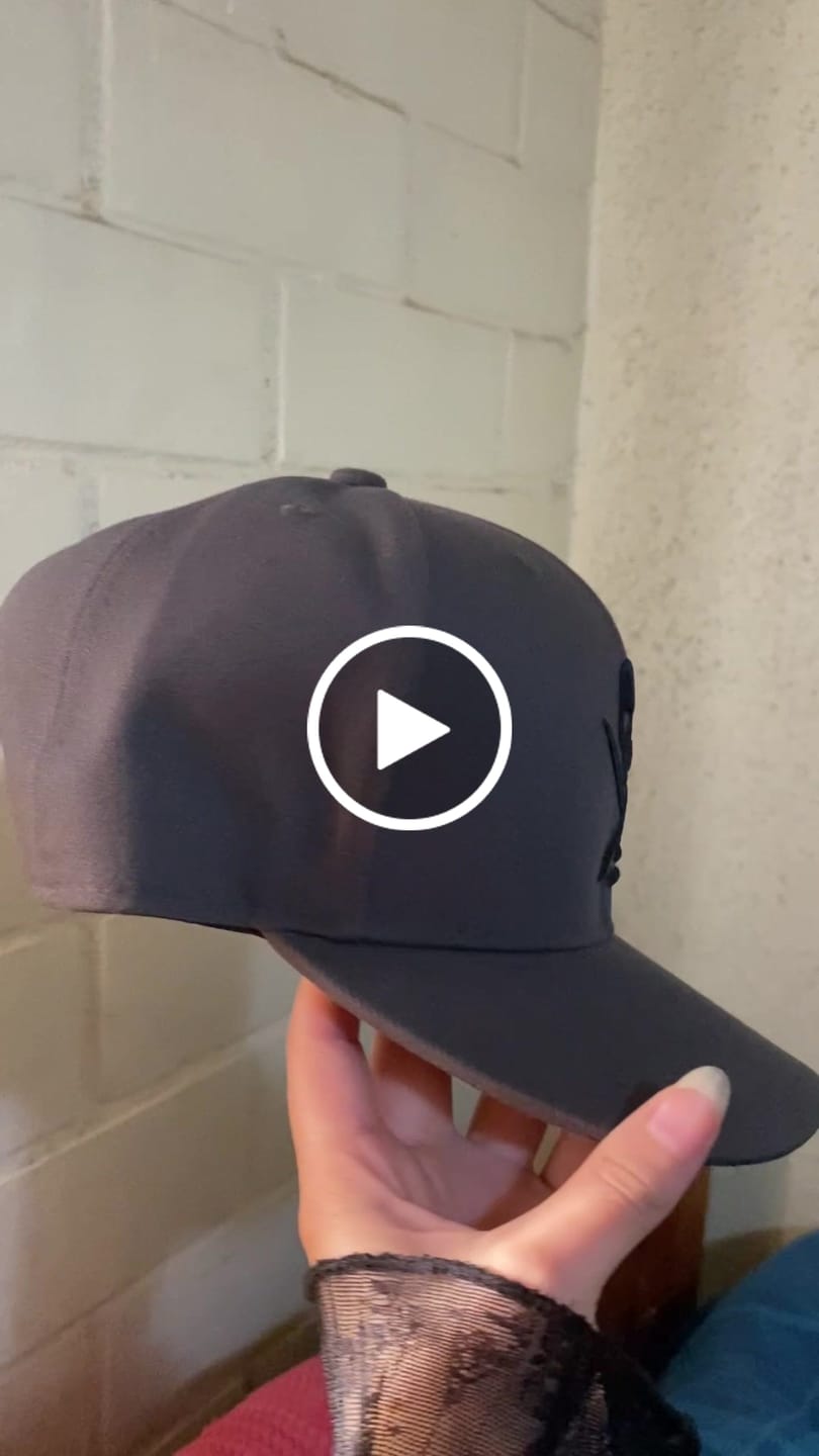 Customer video review of BADGE FITTED HAT DARK GREY