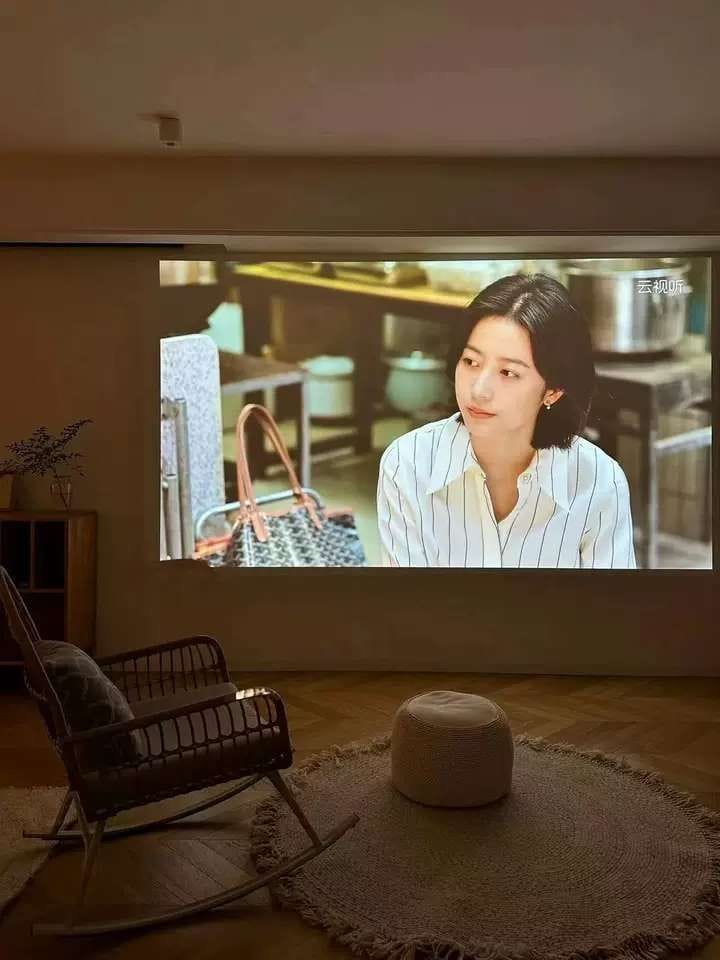 Customer photo review of Zoomly® Pro Elite 4K Smart Projector